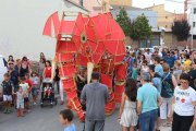 Espectacle itinerant ‘Elefant Hathy’ del Centre de Titelles de Lleida, ahir a Alpicat.