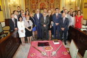 Foto de familia de todos los concejales del pleno de la Paeria durante esta legislatura con Àngel Ros en el centro.