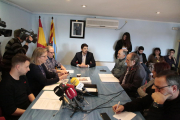 Padre del PDeCAT e hijo del PSC en la mesa de edad y un socialista “no adscrito”  -  El concejal Antonio Martín (PDeCAT) y su hijo Oriol Martín (PSC), a la izquierda, constituyeron la mesa de edad para elegir al nuevo alcalde. Entre Pérez, a ...