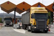 Camiones desviados por la autopista en Les Borges Blanques.