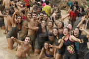 Centenars d'alumnes de la UdL van tornar a festejar una de les principals celebracions. La “batalla” de fang, estrella del dia