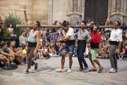 Una gimnasta catalana, fora de programa al carrer Migdia.