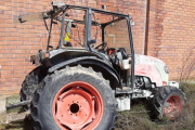 Un tractor desvalijado hace unos días en L’Horta de Lleida. 