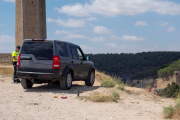 Agentes de la Guardia Civil recrean los hechos del miércoles en el pantano de Henchideros, en Alarcón. 