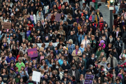 Una autèntica marea lila va inundar de reivindicacions la rambla d’Aragó.