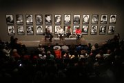 La obra censurada de ARCO sirvió de fondo de la mesa redonda sobre libertad de expresión y represión.