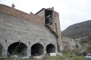 El edificio de mayor tamaño, a medio kilómetro del pueblo de La Granja d’Escarp.