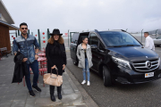 Turistas madrileños fueron trasladados por carretera ayer hasta los aeropuertos de Alguaire y Girona. 