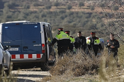 L'acusat, escortat pels Mossos, aquest dimarts al migdia al lloc dels fets a Aspa, on s'ha realitzat la reconstrucció del crim.