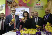 Fèlix Larrosa, Teresa Jordà, Ramon Farré i Joan Reñé, ahir en un estand de la Fira de Sant Miquel.