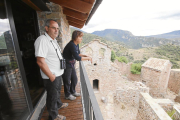 Decenas de buitres en el muladar cerca del pueblo de Buseu, fotografiados desde uno de los escondites habilitados con esta finalidad.