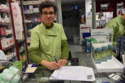 La recogida de firmas en una farmacia de La Seu. 