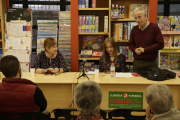 Presentacions literàries - La llibreria Caselles va acollir ahir la presentació de la novel·la El silenci de Vallbona, de l’escriptora lleidatana Teresa Duch. La trama se centra en l’assassinat de dos monges al monestir d’aquesta població ...