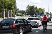 Las colas en dirección a Andorra llegaron hasta La Seu a mediodía. 