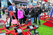 Forcadell visitó la feria acompañada de alcaldes y ediles del Pla.