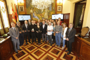 Autoritats, membres del jurat i premiats, ahir, després de l’acte d’entrega a la Diputació.