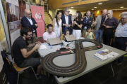 L’Obert inclou aquest projecte científic que permet moure un cotxe de Scalextric amb la ment.