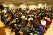 Los trabajadores de la clínica, al inicio de la reunión en la Cámara de Comercio