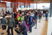 Imagen de archivo de viajeros el pasado invierno en el aeropuerto leridano. 