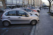 Los aparcamientos en batería pasarán a ser en hilera y árboles los separarán del carril bici.