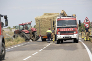 El tractor que colisionó frontalmente contra la furgoneta, poco después del siniestro.