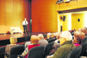 Imagen de archivo de una iniciativa de los Mossos contra las estafas a personas de la tercera edad. 