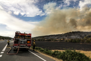 L’incendi de camps i matolls a l’N-230 ahir a la tarda amb 12 dotacions terrestres i 3 d’aèries.