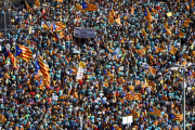 Referencias a los presos y ‘estelades’ omnipresentes en una manifestación multitudinaria.