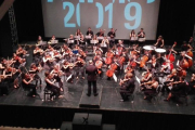 El italiano Riccardo Frizza, en el centro, dirigió el primer concierto de la Aims Festival Orquestra.