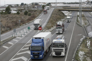 Camiones en una autovía.