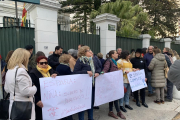 Protesta de apoyo a la madre el pasado jueves ante la embajada española en Uruguay. 