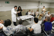 Los pacientes de radioterapia participaron ayer en un taller para aprender a clasificar sus emociones. 