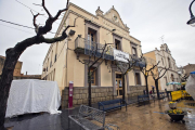 El edificio del ayuntamiento, en la plaza del obispo Bell-lloc.