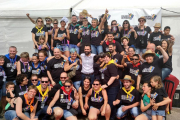 Roger Torrent, durant la visita a la penya de l’associació Colors de Ponent.