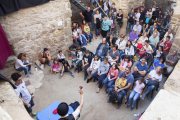 El popular Mag Lari puso el broche a la feria en la sala Ateneu.