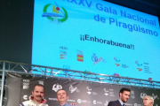 Insignia para Lluís Grau.  -  El árbitro leridano recibió la insígnia del COE por su aportación al piragüismo. Miquel Travé, mejor júnior de 2017, también fue premiado, aunque no pudo acudir a la gala.