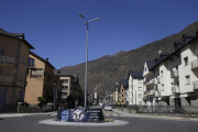 Esterri, donde casi todo el pueblo es zona de flujo preferente, y una pancarta de Doctor Music.