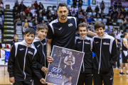 Feliu va rebre l’homenatge del club i l’afició pels 500 partits.