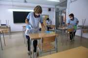 Neteja dels centres per si poden obrir l’1 de juny - Els centres educatius s’hauran de netejar a fons davant la possibilitat de reobrir-los el dilluns 1 de juny, tot i que ja van ser desinfectats abans de l’inici de la preinscripció. A més, ...