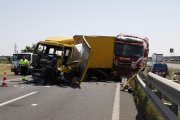 Així van quedar dos dels camions implicats en el sinistre.