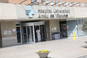 L'entrada principal a l'hospital Arnau de Vilanova de Lleida.