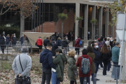 Les llargues cues van tornar a repetir-se el tercer dia de cribratge a Lleida ciutat.