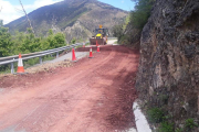 El acceso a Peramea se ha nivelado provisionalmente con tierra.