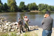 Imagen de unos pescadores en el río Segre en la comarca del Alt Urgell. 