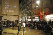 Música y ‘street dance’ amenizaron la concentración en la plaza Paeria con el lema ‘la cultura es segura’.