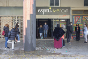 Proves a alumnes a Tàrrega - Salut va fer ahir proves PCR als alumnes confinats de les escoles Maria Mercè Marçal i Ondara a l’Espai MerCAT, amb l’objectiu d’agilitzar el procés.