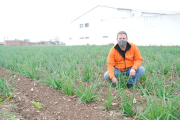 Jordi Llanes, responsable d’El Rebost de Ponent, a la seua plantació de Castellnou de Seana.