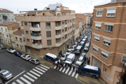 Desalojo de un bloque okupado en Lleida el pasado noviembre. 