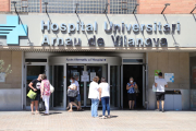 La entrada principal del hospital Arnau de Vilanova de Lleida.