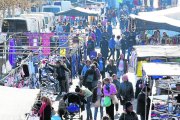 Imagen de archivo del mercadillo de ropa del Barris Nord el pasado 12 de marzo, el último celebrado. 